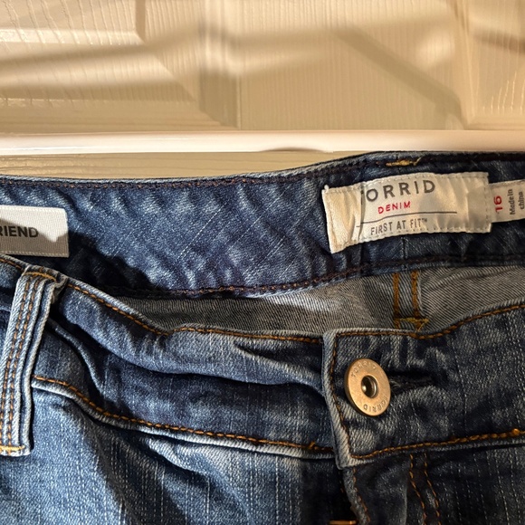 Torrid Boyfriend ripped jeans size 16 - Picture 2 of 3
